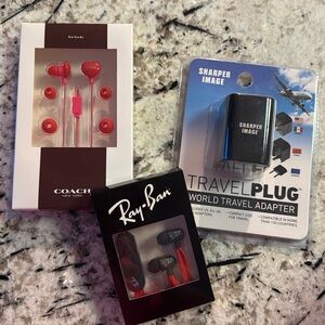 Travel Plug Adapter + bonus 2 Designer Earbuds